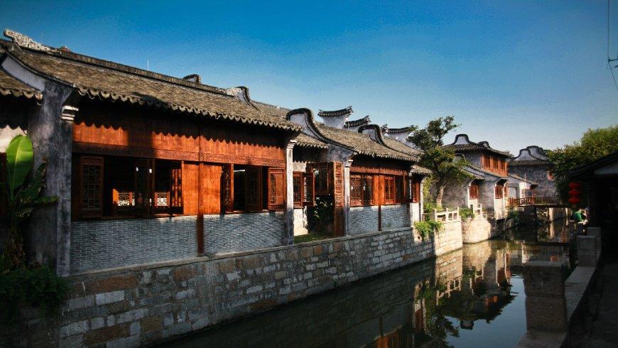 南京一小区被擅挖大深坑 相关部门紧急叫停